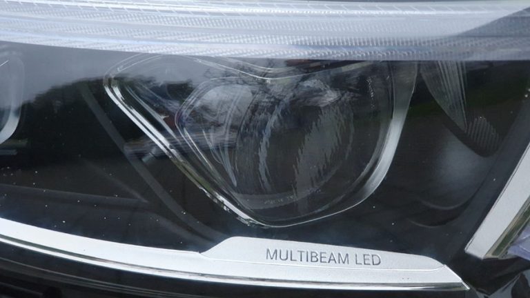 Read more about the article Aktywacja pełnej funkcjonalności reflektorów MULTIBEAM w pojazdach z rynku USA, Kanada