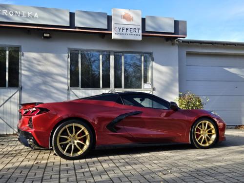 Corvette C8 konwersja z USA na Europę cyffert