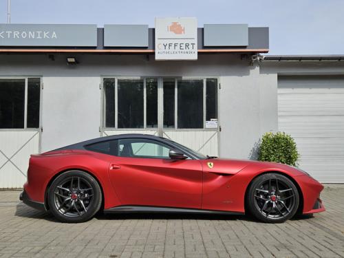 Ferrari F12 barlinetta cyffert