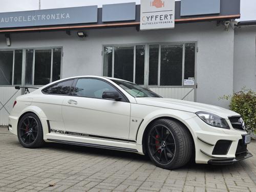 Mercedes C63AMG Japonia cyffert